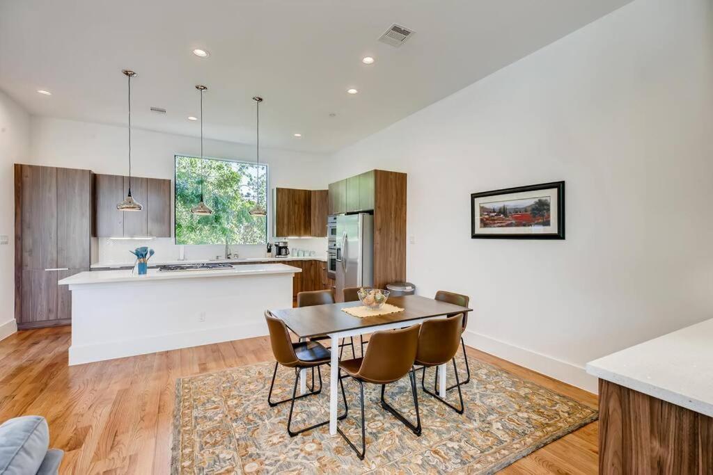4 Story Home Mins To Downtown Houston With City Views Extérieur photo