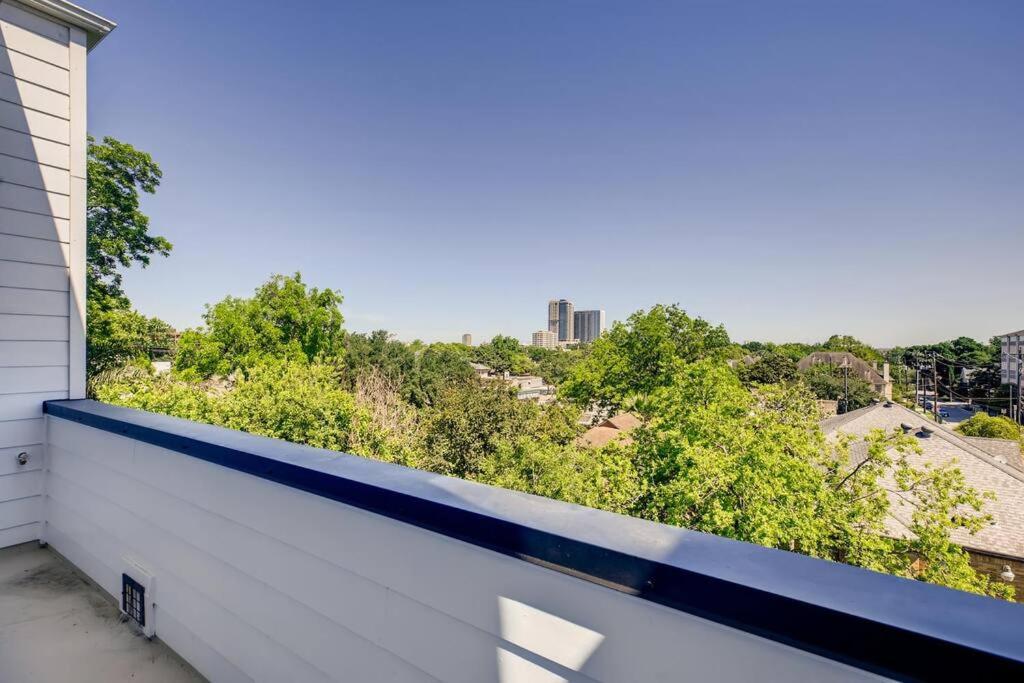 4 Story Home Mins To Downtown Houston With City Views Extérieur photo