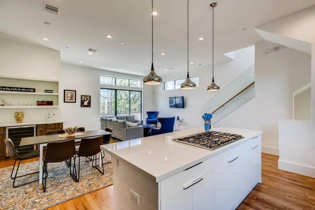 4 Story Home Mins To Downtown Houston With City Views Extérieur photo