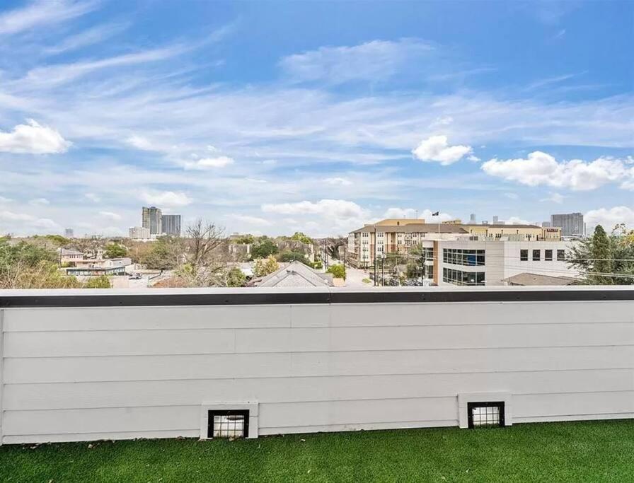4 Story Home Mins To Downtown Houston With City Views Extérieur photo