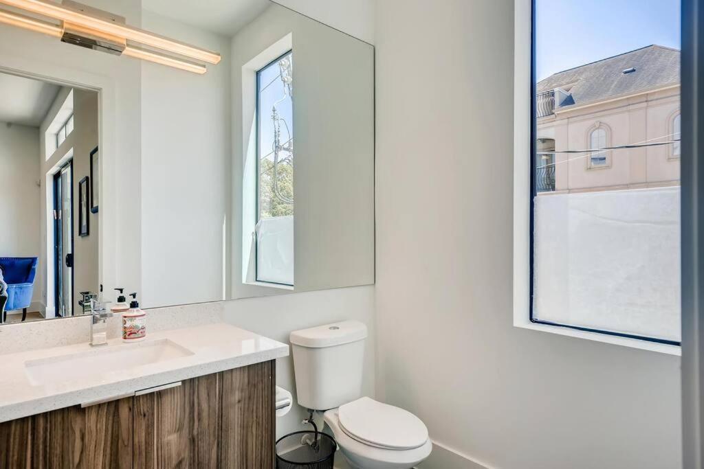 4 Story Home Mins To Downtown Houston With City Views Extérieur photo