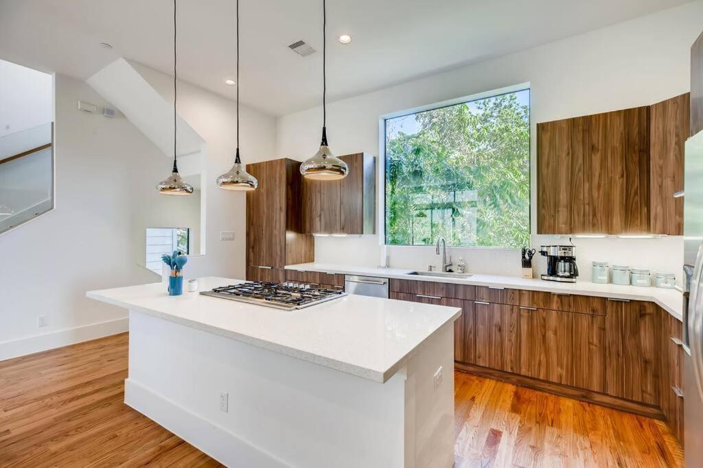 4 Story Home Mins To Downtown Houston With City Views Extérieur photo