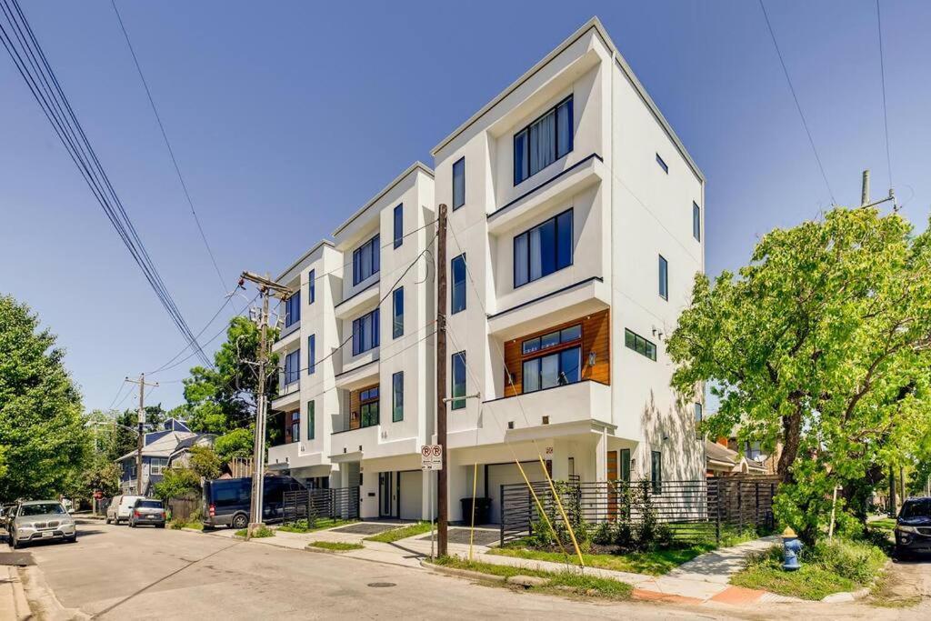 4 Story Home Mins To Downtown Houston With City Views Extérieur photo